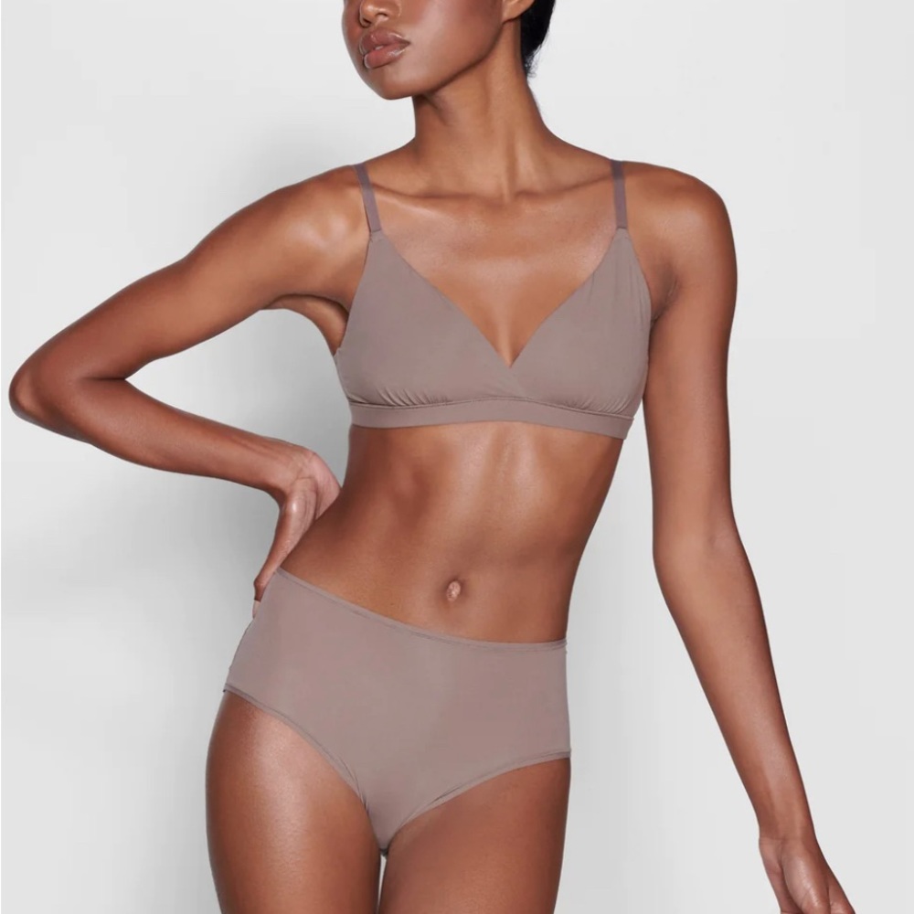 NEW Skims FITS EVERYBODY FULL BRIEF 2X